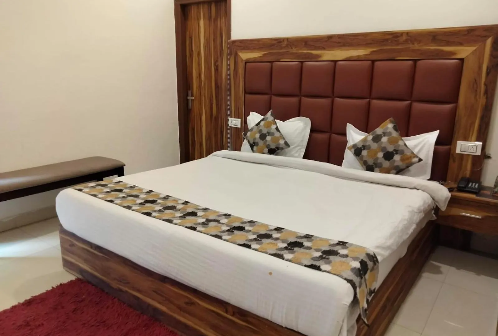 Hotel D Plaza Zirakpur 3*,