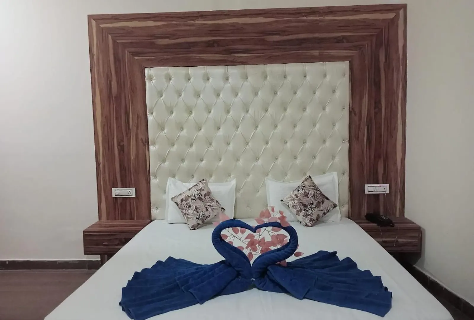 Hotel D Plaza Zirakpur 3*,