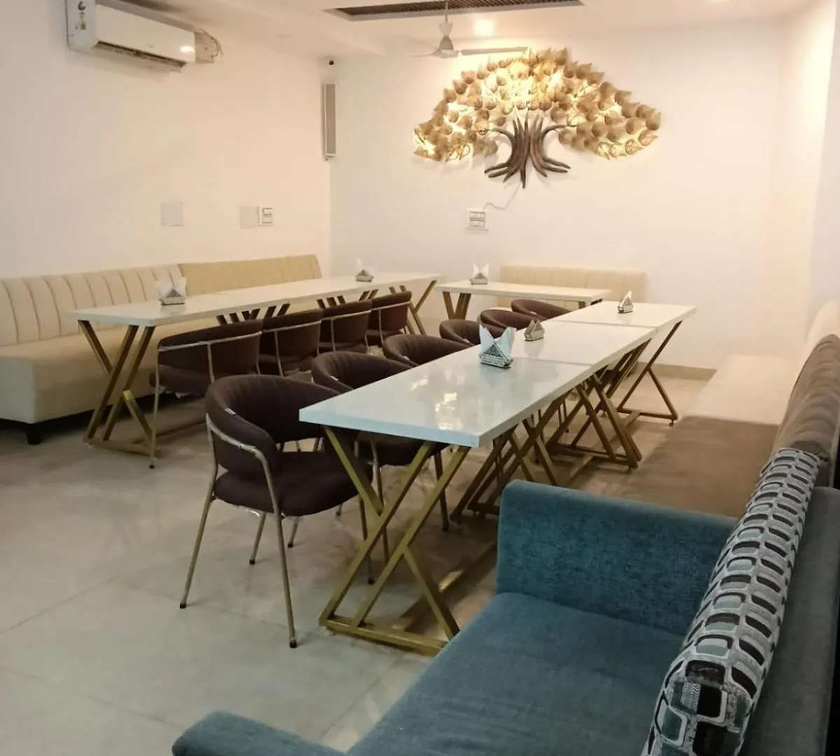 Hotel D Plaza Zirakpur India