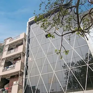 https://neon-tower.top-gurgaonhotels.com