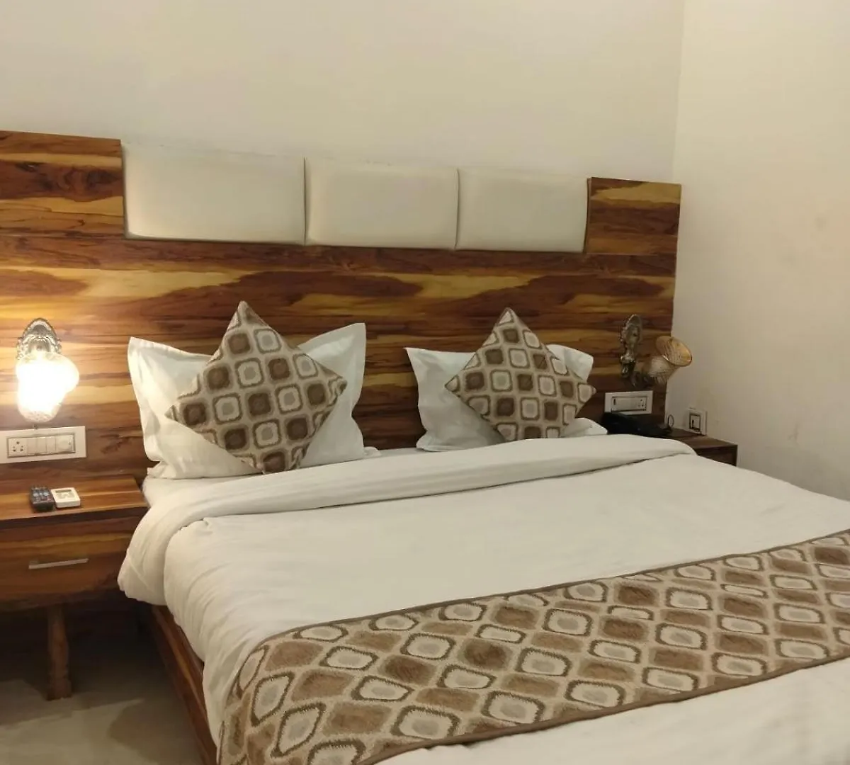 ***  Hotel D Plaza Zirakpur India